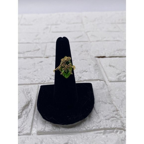 Chic Women’s  Dragonfly Leaf Oval Faux Gem Twist Finger Ring- Green and Gold - S - Picture 2 of 10